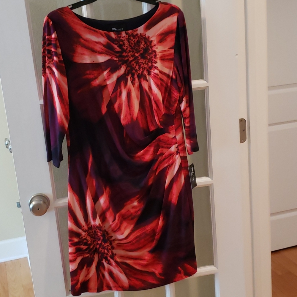 Red and black polyester sheath dress